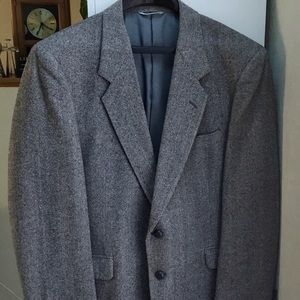 MENS CLASSIC GREY HERRINGBONE WOOL BLAZER SPORT COAT
SIZE 42 REGULAR